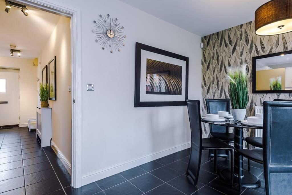 Stylish Townhouse Chester City Centre With Parking Buitenkant foto